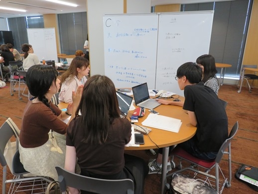 【武庫川女子大学】関西の5大学が連携した共通講座で、「地域の医療はどう変わる？」をテーマとした最終発表会が実施されました