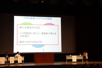 【武庫川女子大学】「健康科学連携教育フォーラム」が行われ、健康について学ぶ3学科の1年生が先輩の話に耳を傾けました。