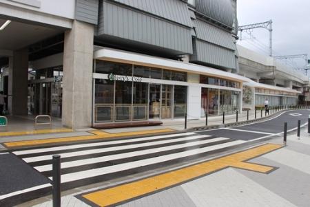【武庫川女子大学】最寄駅の鳴尾駅の高架下に「武庫女ステーションキャンパス」が完成し、竣工式が行われました。