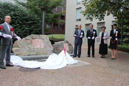 【武庫川女子大学】創立80周年記念の万葉歌碑除幕式、記念講演会、記念演奏会が行われました。
