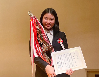 【武庫川女子大学】英語文化学科の草野汐里さんが「青嵐杯 大学生英語スピーチコンテスト」で優勝しました。