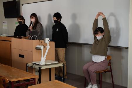 【武庫川女子大学】短大健康・スポーツ学科の学生たちが、授業で健康づくりのコミュニティプログラムを提案しました。