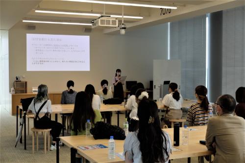 【武庫川女子大学】新入生への情報提供プロジェクトに経営学科の学生が参加。運営結果を踏まえて、改善を提案しました。