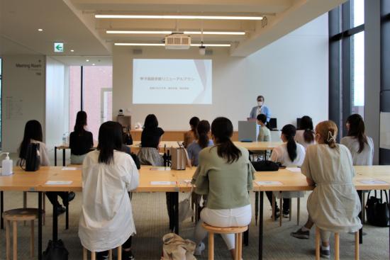 【武庫川女子大学】「甲子園歴史館」のリニューアルに向けて、経営学部の学生が企画提案の発表会を行いました。