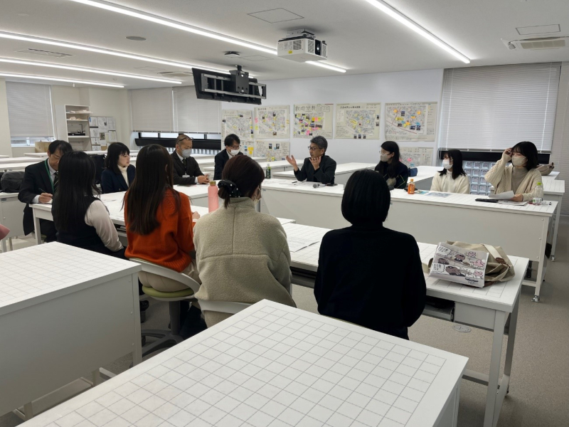【武庫川女子大学】生活環境学科の三好ゼミの学生6人が、連携する豊能町に卒業研究報告をしました。