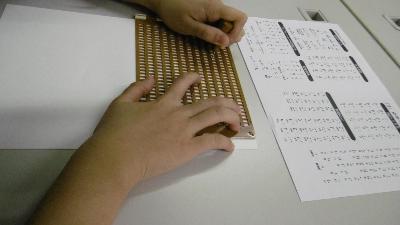【甲子園短期大学】点字を習っています。