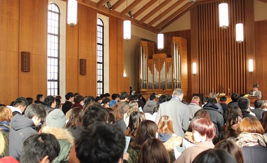 【関西学院大学】阪神淡路大震災メモリアル・チャペル 約160人が追悼の祈り