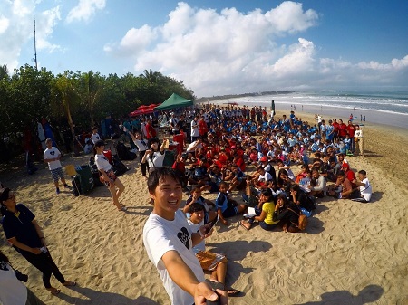 【関西学院大学】経済学部の学生がインドネシアで清掃活動 ～バリ島のビーチでごみ収集・分別の指導