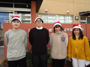 12月参加学生の4名で記念撮影