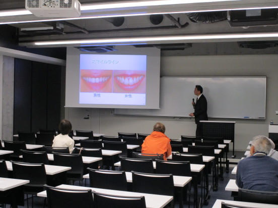 【大手前大学】【公開講座】4月講座「いくつになっても明るい笑顔～ 審美歯科の基礎と実際～」が開催されました。