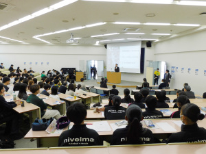 鳥谷敬氏のトークショーに集まった高校生とその保護者・高校教員の方々