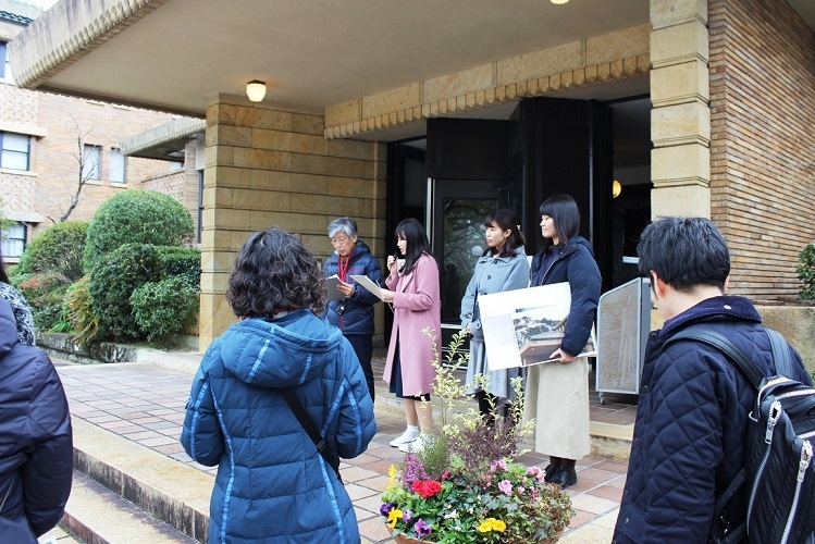 【武庫川女子大学】建築学科の学生が「まちたびにしのみや」の案内役を務めました。