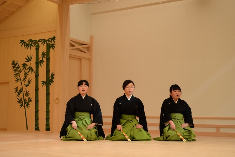 【武庫川女子大学】武庫川女子大学能楽部の第51回自演会が西宮能楽堂で行われました。