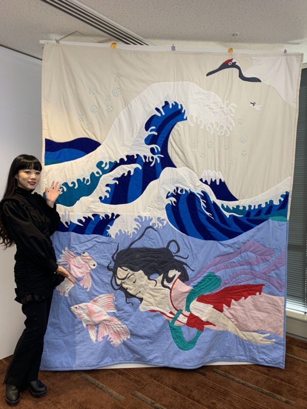 【武庫川女子大学】生活環境学科4年 小林沙羅さんのキルト作品が、中部国際空港に展示されます。